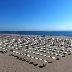 Albatross Mobile Homes On Camping Mare E Pineta Campingplatz